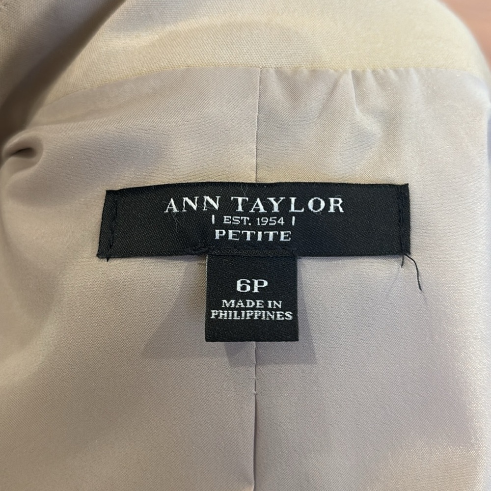 SAFARI STYLE CROPPED JACKET W A MANDARIN COLLAR & 4 FLAP POCKETS EUC 6P - Picture 8 of 9